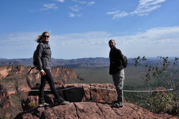 Caminhando na Cidade de Pedra, no alto da Chapada dos Guimarães, em Mato Grosso